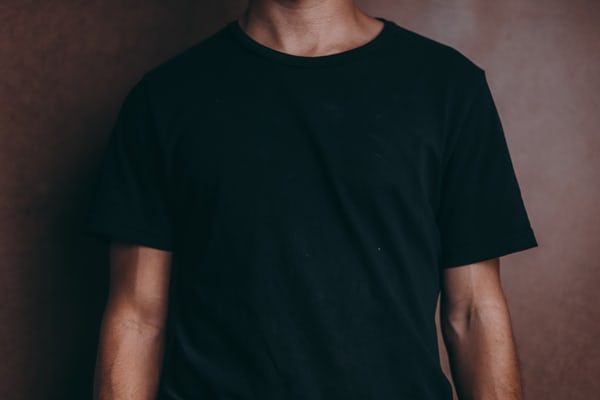 https://images.unsplash.com/photo-1571455786673-9d9d6c194f90?ixlib=rb-1.2.1&ixid=MnwxMjA3fDB8MHxzZWFyY2h8MXx8YmxhY2slMjB0JTIwc2hpcnR8ZW58MHwwfDB8fA%3D%3D&auto=format&fit=crop&w=600&q=60
